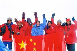 九游地址-关于北极之队在比赛中力压对手，赢得喝彩的信息